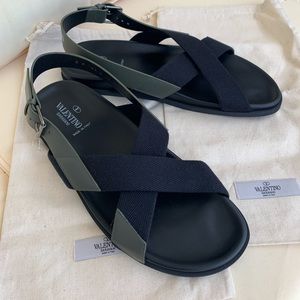 Valentino 💔new💔100% authentic.Size 44